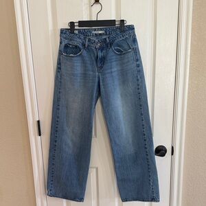 Levi’s Women’s Low Loose denim jeans. Size W27 L30 like new! Blue color. Zip fly